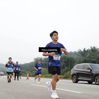 Runner Photo 7433564