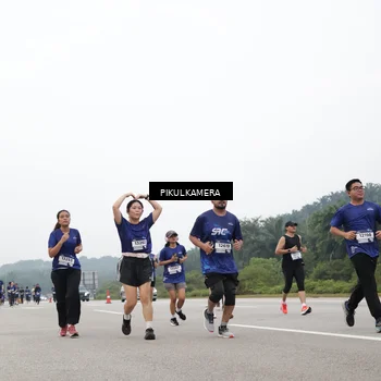 Runner Photo 7433835