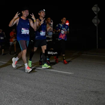 Runner Photo 7434012