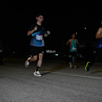 Runner Photo 7435253