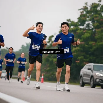 Runner Photo 7436053