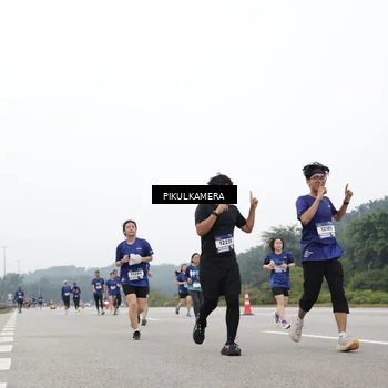 Runner Photo 7436063