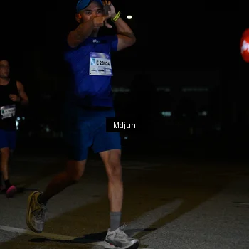 Runner Photo 7436095