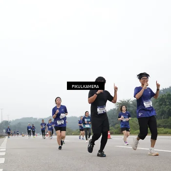 Runner Photo 7436139