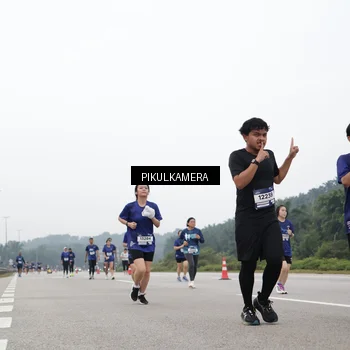 Runner Photo 7436172