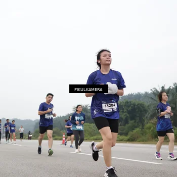 Runner Photo 7436344