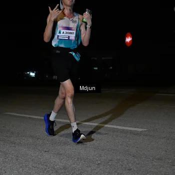 Runner Photo 7436567