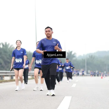 Runner Photo 7436592