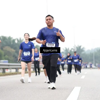 Runner Photo 7436640