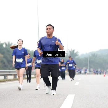 Runner Photo 7436650