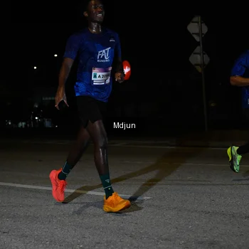 Runner Photo 7436840