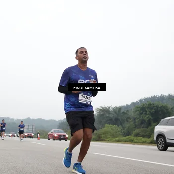 Runner Photo 7437391