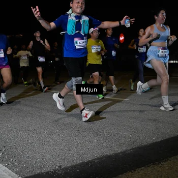 Runner Photo 7438012