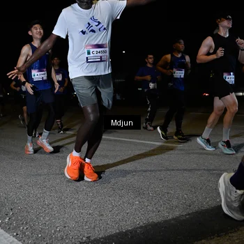 Runner Photo 7438082