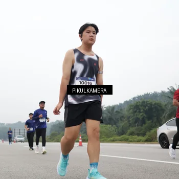 Runner Photo 7439674