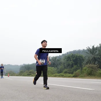 Runner Photo 7440003