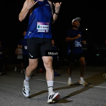 Runner Photo 7440376