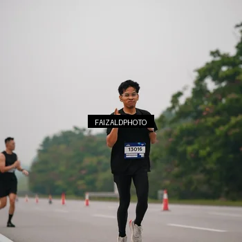 Runner Photo 7440413