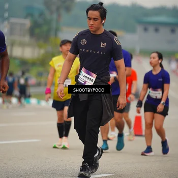 Runner Photo 7441060