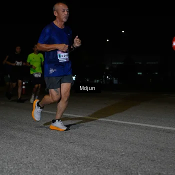 Runner Photo 7441304
