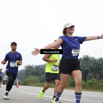 Runner Photo 7442402