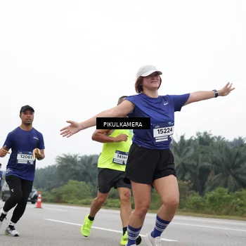 Runner Photo 7442403