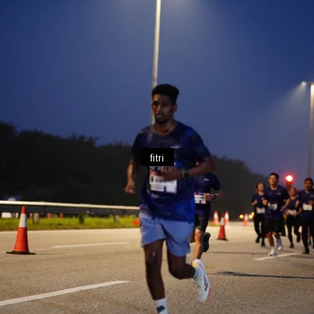 Runner Photo 7444242