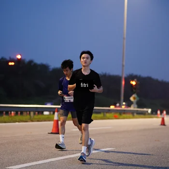 Runner Photo 7445381