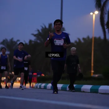 Runner Photo 7445637