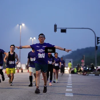 Runner Photo 7445941