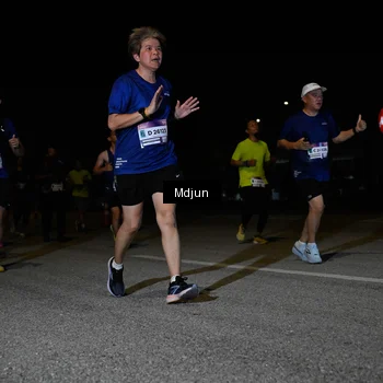 Runner Photo 7446028