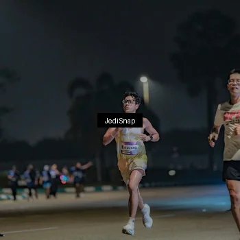 Runner Photo 7450312
