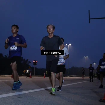 Runner Photo 7450343