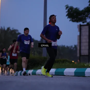 Runner Photo 7451000