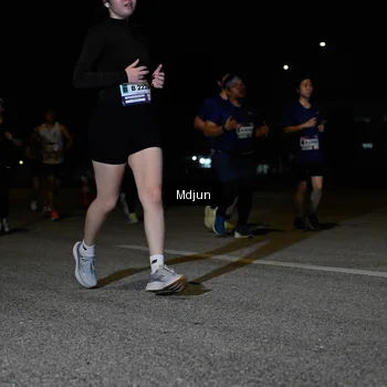 Runner Photo 7451003