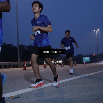 Runner Photo 7451090