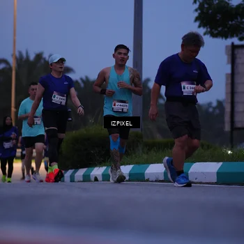 Runner Photo 7451100