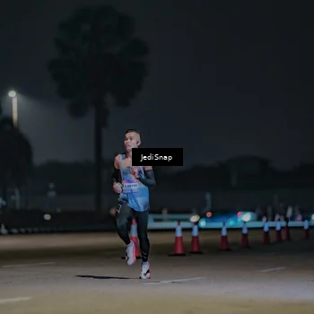 Runner Photo 7451102