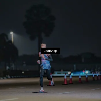 Runner Photo 7451111