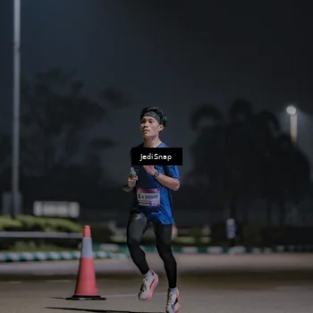 Runner Photo 7451175