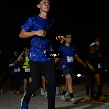 Runner Photo 7451195