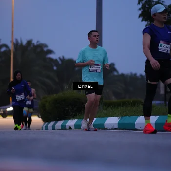 Runner Photo 7451280
