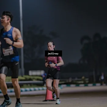 Runner Photo 7451343