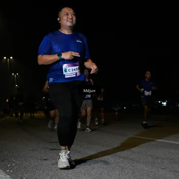 Runner Photo 7451345