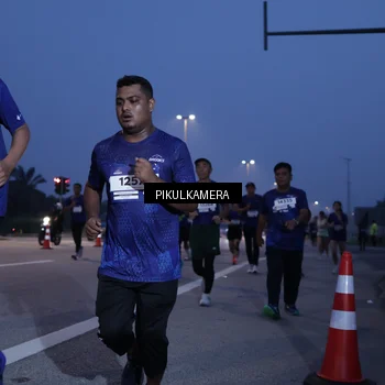 Runner Photo 7451635