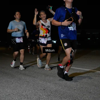 Runner Photo 7452000