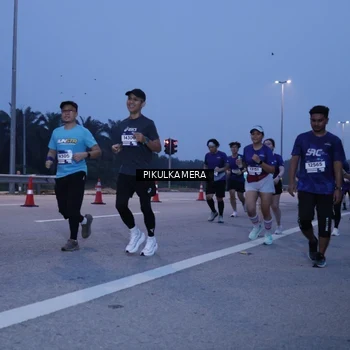 Runner Photo 7453103