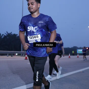 Runner Photo 7453146