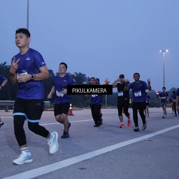 Runner Photo 7453641