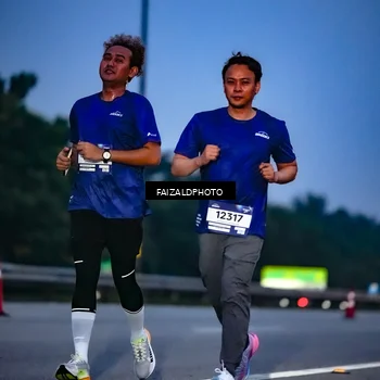 Runner Photo 7453696